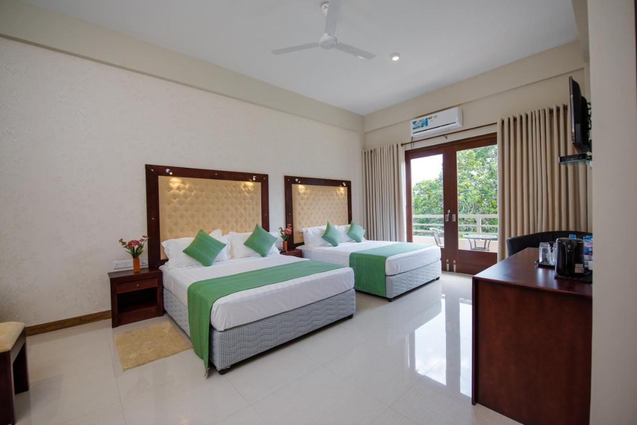 Mount Rich Rumassala Hotell Unawatuna Exteriör bild