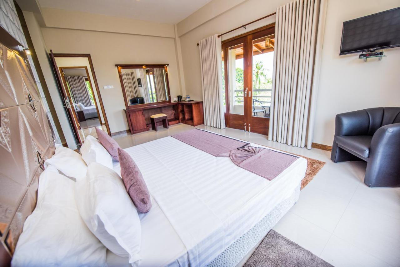 Mount Rich Rumassala Hotell Unawatuna Exteriör bild