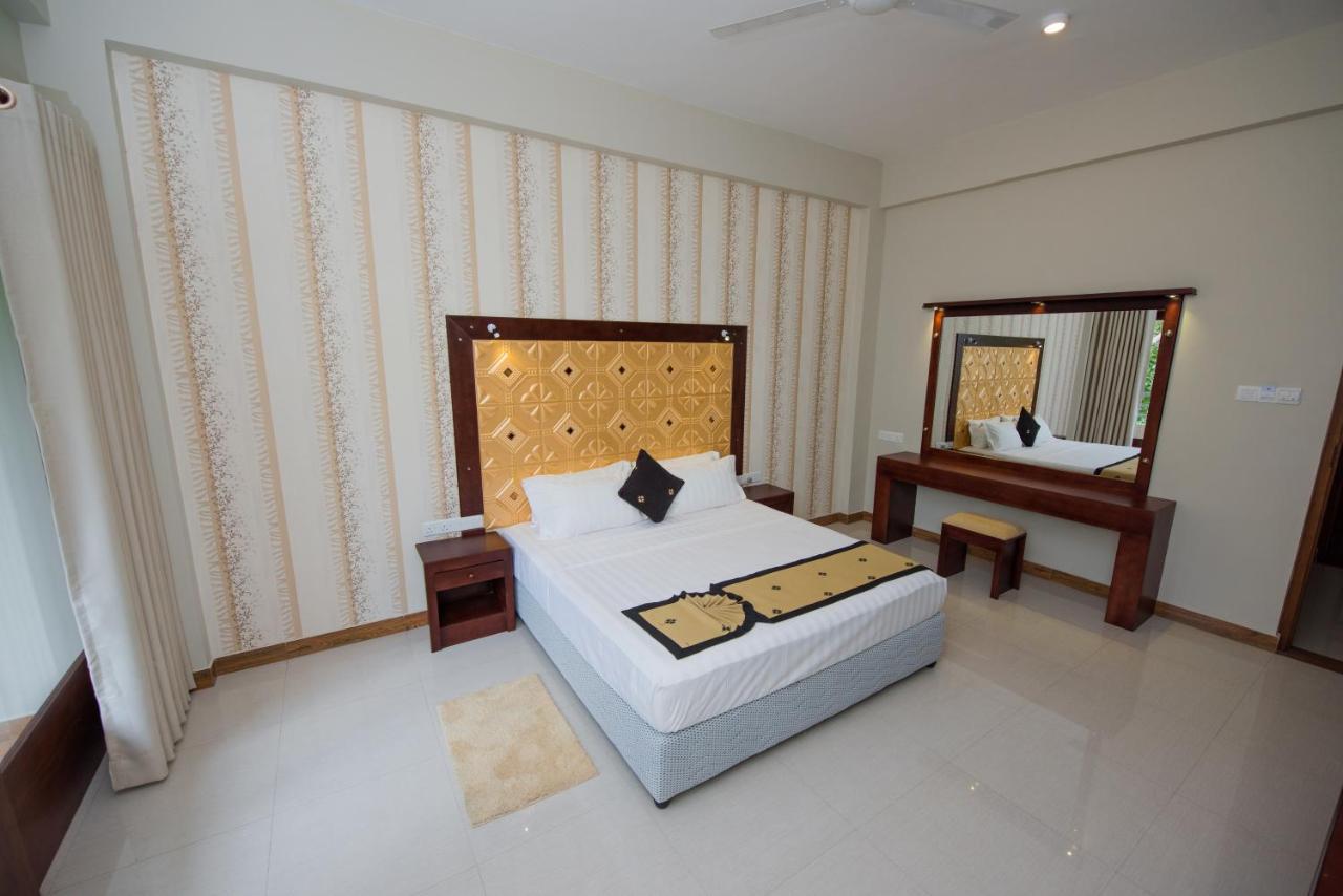 Mount Rich Rumassala Hotell Unawatuna Exteriör bild